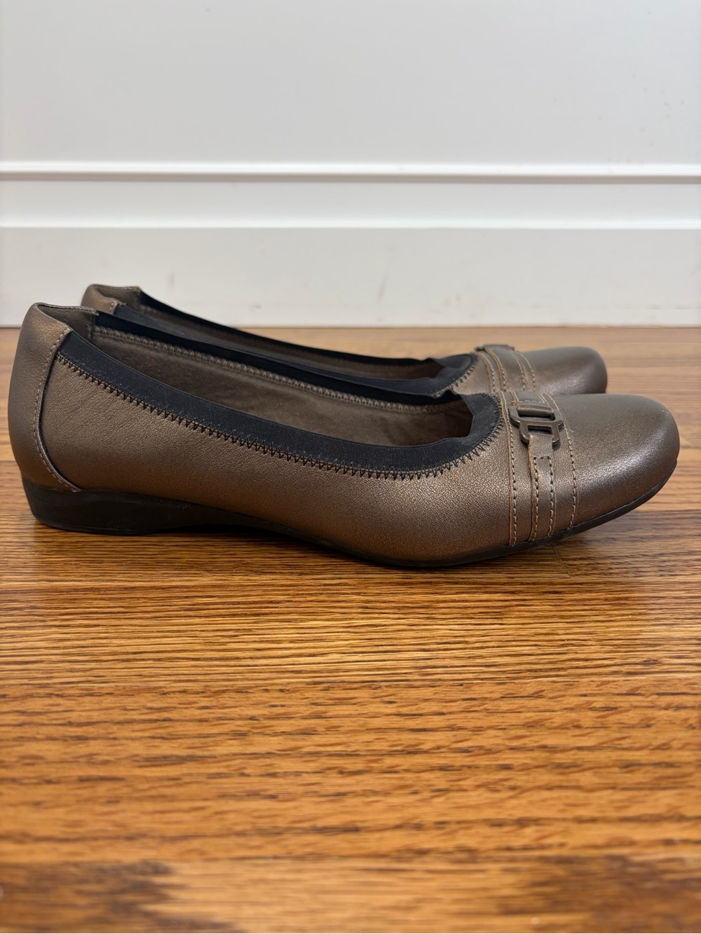 Clarks Kinzie Light Pewter Leather Slip-onBallet Flats (8.5)